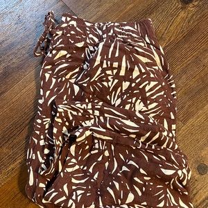 Leaf print ankle pants